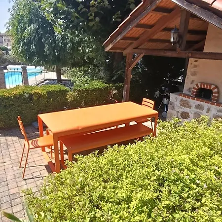 Pierres Et Souvenirs Guest house Usson-en-Forez